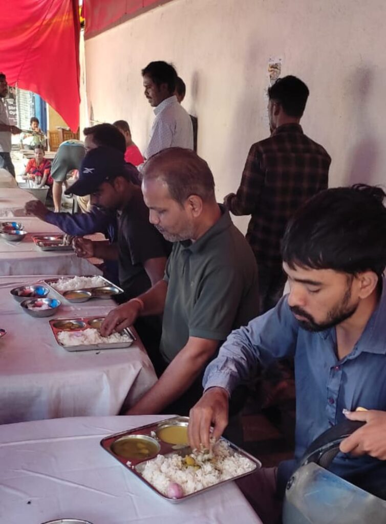 रांची : अन्नपूर्णा सेवा केंद्र में 425 लोगों ने किया भोजन