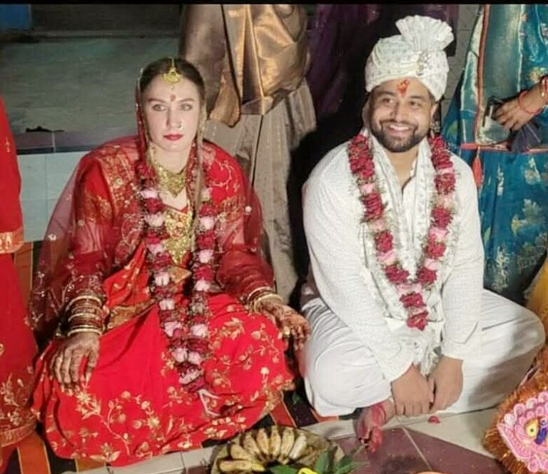 रशियन दुल्हन ले आया बिहार का लड़का, धूमधाम से मंदिर में रचाई शादी