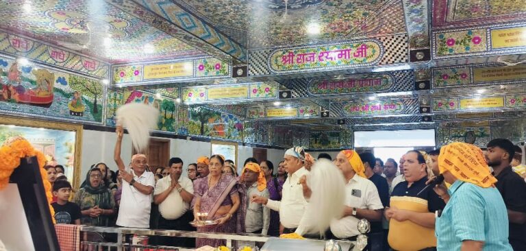गुरू पूर्णिमा पर राधा-कृष्ण मंदिर में 101 किलो केसरिया मेवा युक्त खीर का लगा भोग