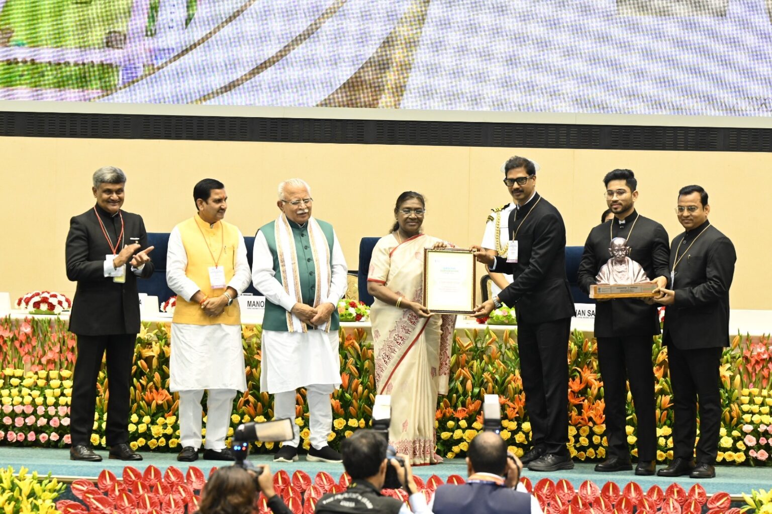 शहरी स्वच्छता में झारखंड के शहरों का दबदबा जारी, जमशेदपुर और बुंडू को राष्टÑपति ने किया सम्मानित