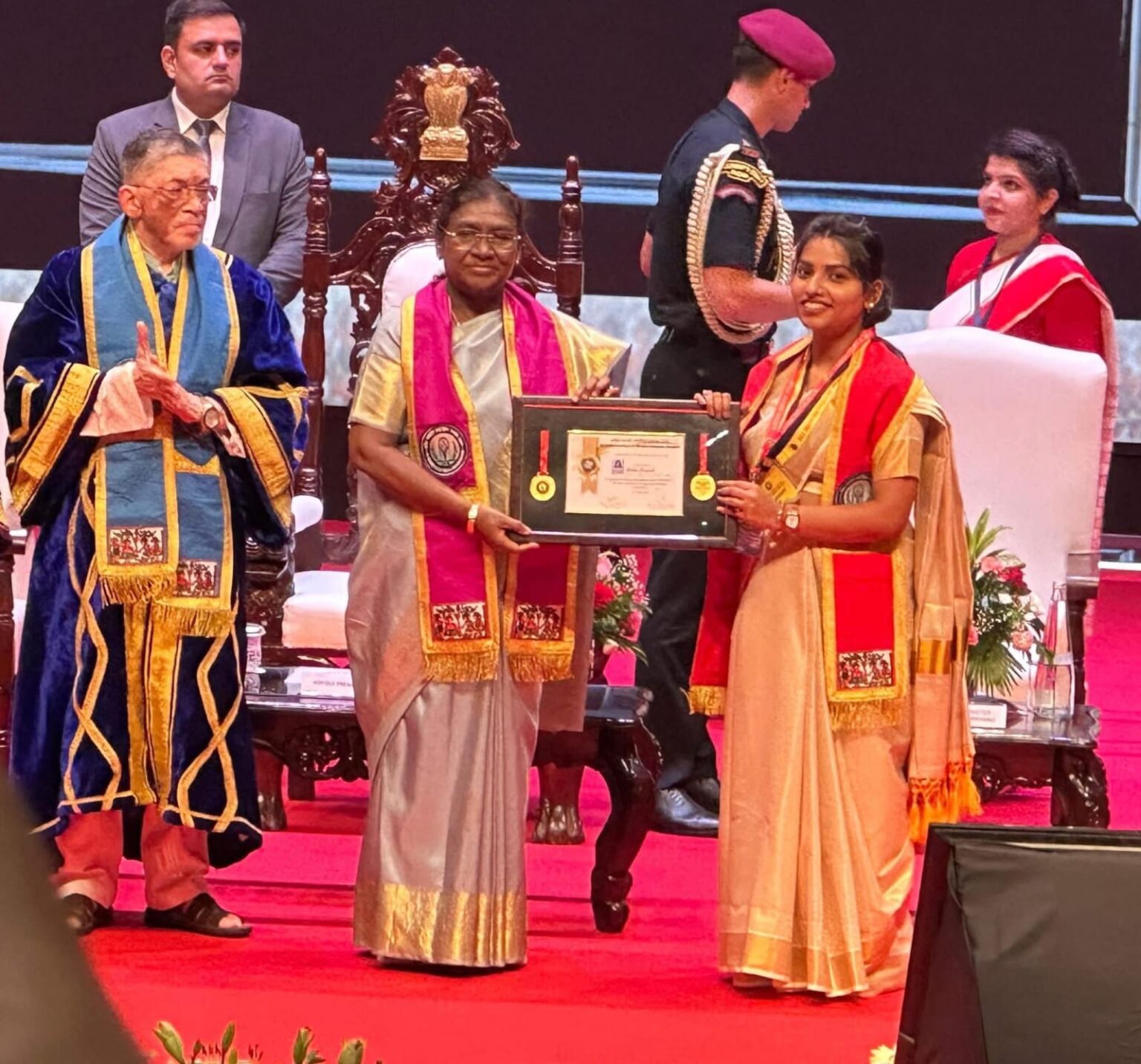 देवघर एम्स के पहले दीक्षांत समारोह को राष्ट्रपति बोलीं- मरीज को सहानुभूति के साथ सलाह दें डॉक्टर