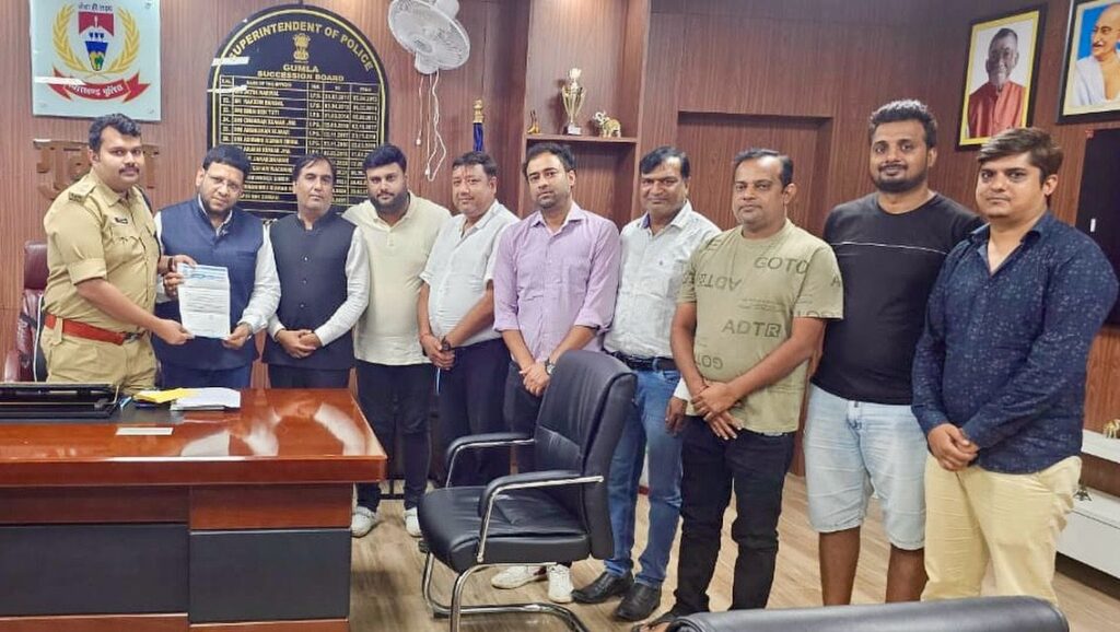 विनोद जाजोदिया की हत्या को लेकर गुमला एसपी से मिला झारखंड प्रांतीय मारवाड़ी युवा मंच का प्रतिनिधिमंडल, अपराधियों को कठोर सजा दिलाने की मांग की