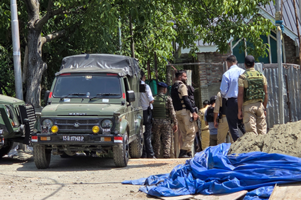 ऑपरेशन शिवशक्ति : पुंछ में सेना ने दो आतंकियों को मार गिराया, तीन हथियार बरामद