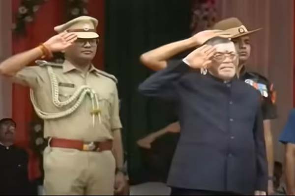 रांची में तिरंगा फहराने के बाद बोले राज्यपाल संतोष गंगवार, ‘झारखंड में नक्सल हिंसा में 75 फीसदी कमी आई’