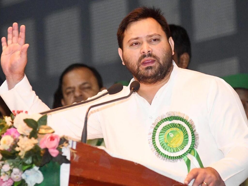 दो वोटर आईडी मामले में तेजस्वी की बढ़ीं मुश्किलें; चुनाव आयोग ने भेजा नोटिस, मांगा जवाब