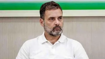 आयोग ने राहुल को दी चेतावनी, कहा – डिक्लेरेशन दें या मांगें देश से माफी