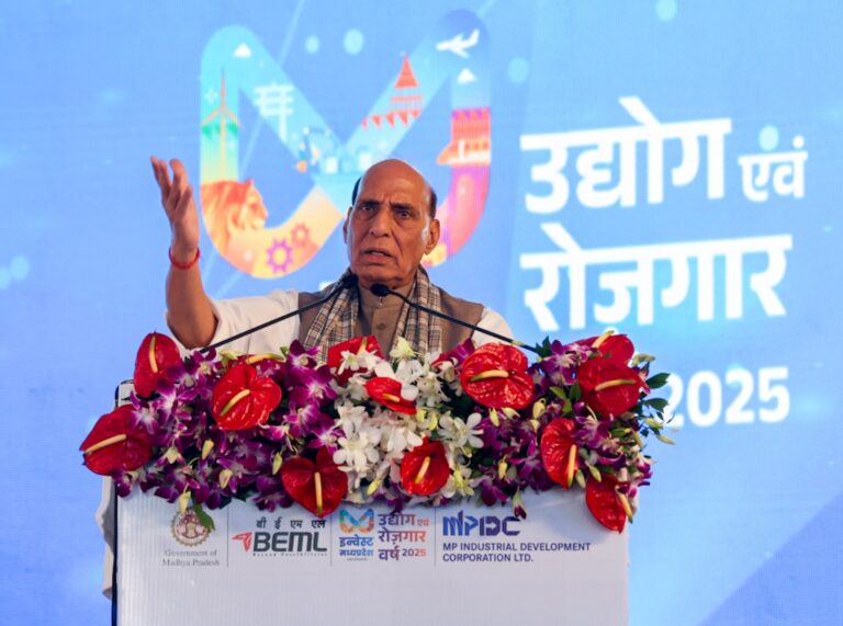 सबके बॉस तो हम हैं… टैरिफ लगाने पर राजनाथ ने ट्रंप पर कसा तंज