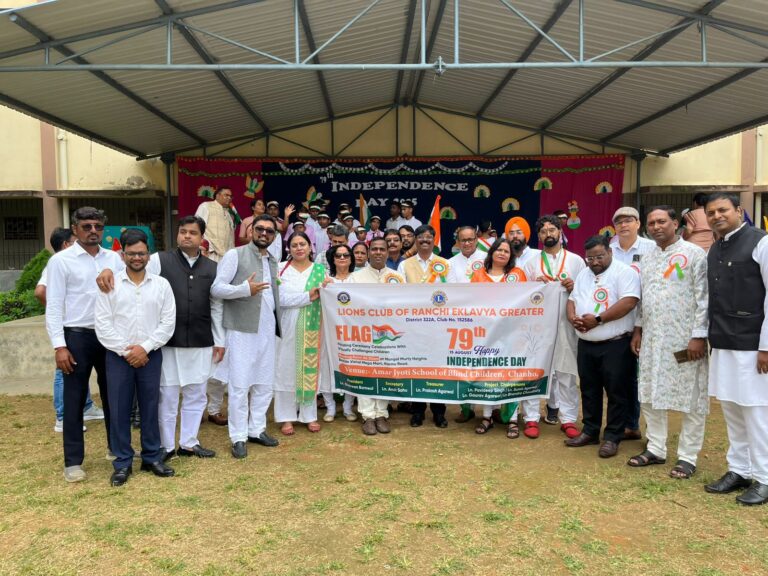 एकलव्य ग्रेटर ने बांटी खुशियाँ