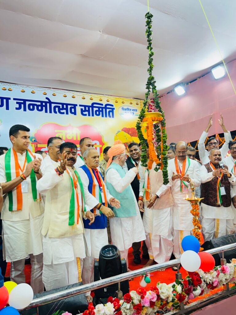 अल्बर्ट एक्का चौक पर गोविंदाओं ने फोड़ी दही हांडी, भक्ति में झूमे भक्त
