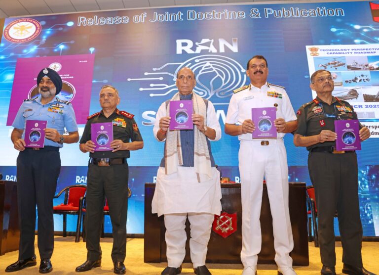 लंबी लड़ाई के लिए तैयार रहे सेना , राजनाथ सिंह बोले-जीत के लिए प्रौद्योगिकी और रणनीति में महारत जरूरी