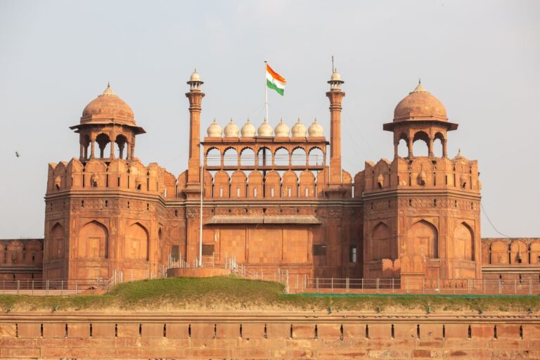 लाल किले में डमी बम पकड़े बिना निकल गया सुरक्षा ड्रिल से, 7 दिल्ली पुलिसकर्मी सस्पेंड
