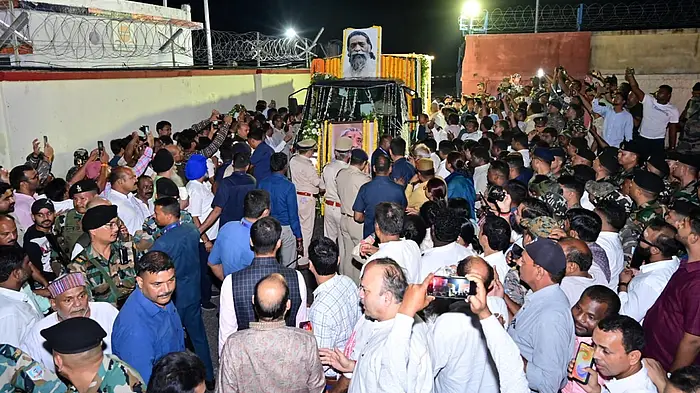 शिबू सोरेन के अंतिम दर्शन को उमड़े लोग, मंगलवार को पैतृक गांव नेमरा में अंतिम संस्कार