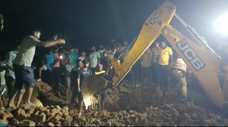 खाली जर्जर आवास ढहने से तीन बच्चों की मौत, धनबाद में बड़ा हादसा