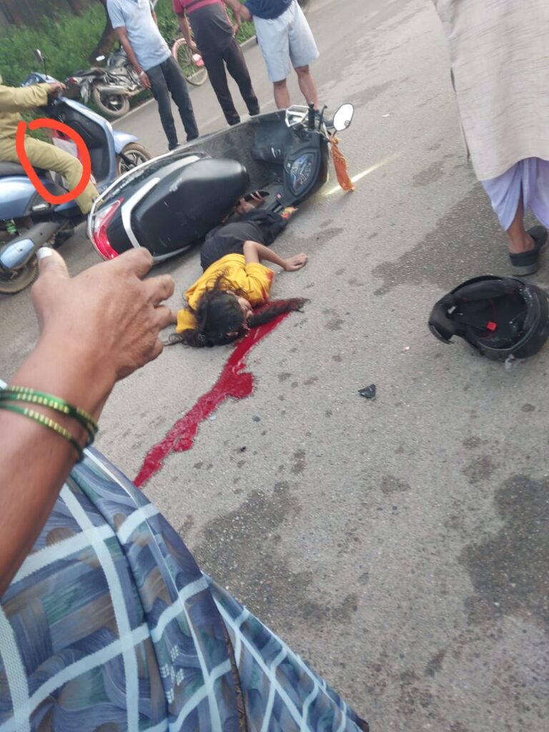 रांची के खेलगांव में सरला बिरला स्कूल की बस की चपेट में आने से स्कूटी सवार युवती की मौत
