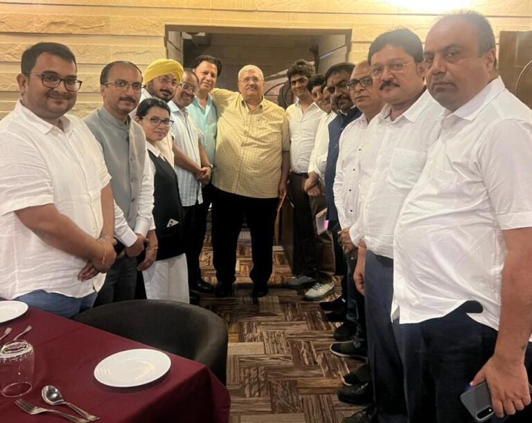 चैंबर चुनाव: टीम आदित्य मल्होत्रा का जनसंपर्क अभियान जारी, मेन रोड में की पदयात्रा