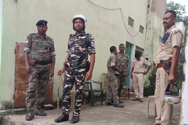 धनबाद के वासेपुर में NIA की रेड, शाहबाज अंसारी के घर से मिले हैं भारी मात्रा में कैश