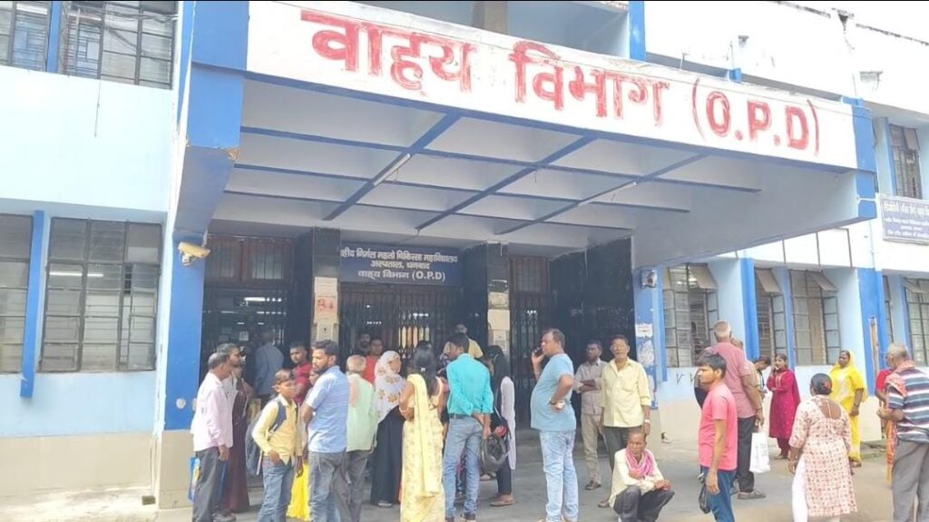 धनबाद में महिला डॉक्टर से दुर्व्यवहार के विरोध में एसएनएमएमसीएच के सभी जूनियर डॉक्टर हड़ताल पर गए