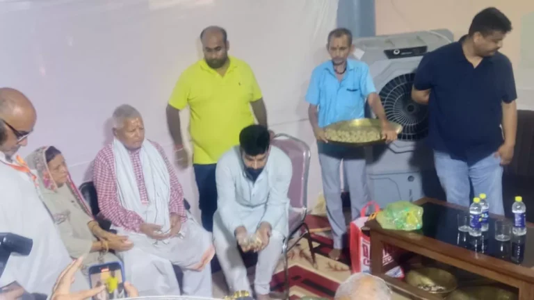 गयाजी में लालू ने किया पिंडदान, तेजस्वी बोले- पिता की इच्छा पूरी हुई