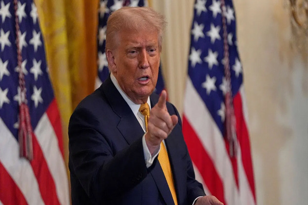 अमेरिका में शटडाउन से सरकारी कामकाज ठप, फंडिंग बिल पास नहीं करा पाए ट्रंप