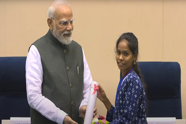 प्रधानमंत्री मोदी ने ITI टॉपर्स को किया सम्मानित, बिहार समेत युवाओं के लिए कई नई योजनाओं का शुभारंभ