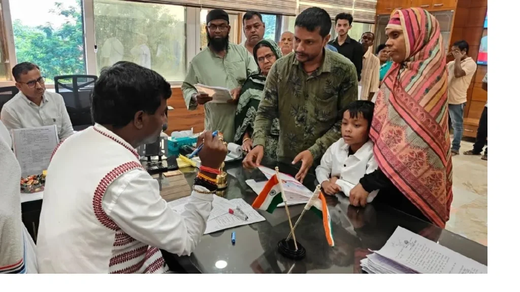 रांची के डीसी ने बच्चे के इलाज के लिए तुरंत बनवाया आयुष्मान कार्ड