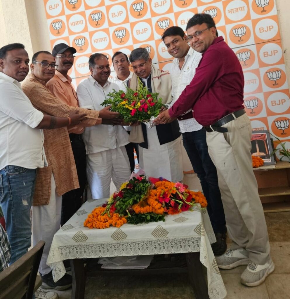 वैश्य समाज ने आदित्य साहू को किया सम्मानित