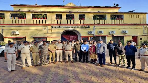 हजारीबाग जेल के जेलर सहित छह निलंबित, छह कक्षपाल की सेवा समाप्त
