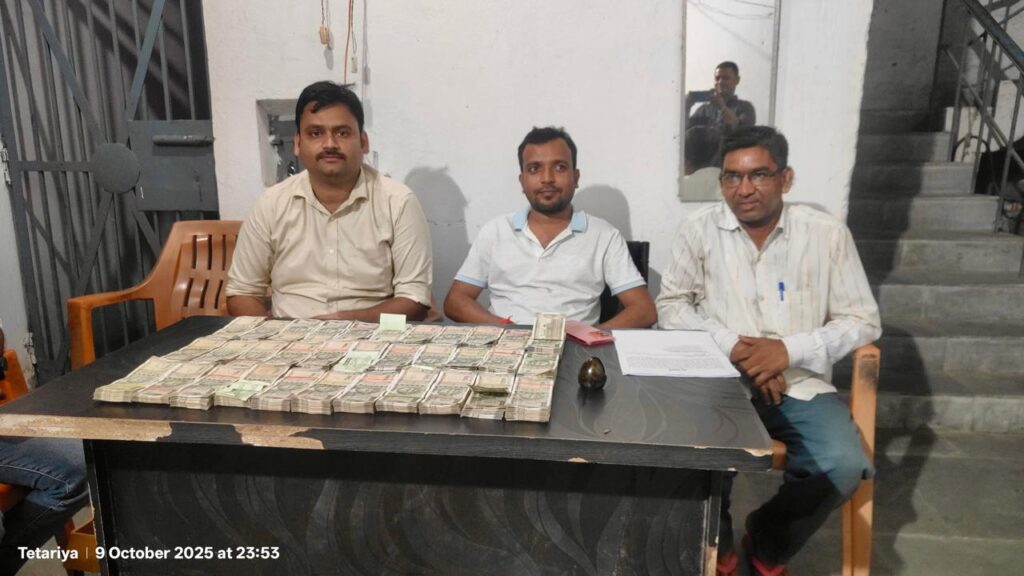 हजारीबाग के चौपारण में वाहन चेकिंग के दौरान 16 लाख 50 हजार रुपये बरामद