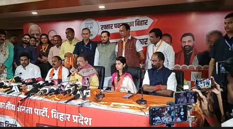 लोक गायिका मैथिली ठाकुर बीजेपी में शामिल, बिहार की इस सीट से टिकट मिलने की उम्मीद