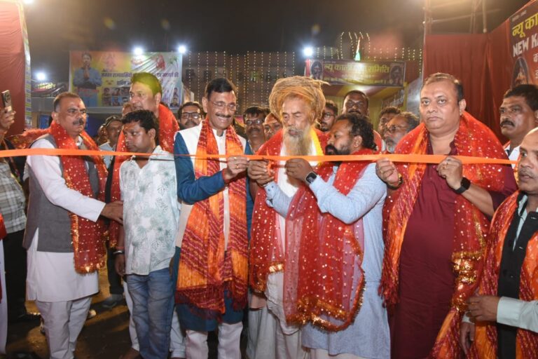 रक्षा राज्यमंत्री संजय सेठ ने डोरंडा न्यू काली पूजा पंडाल का किया उद्धाटन