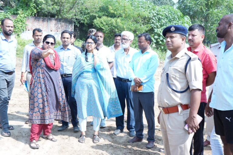 पलामू में डीसी-एसपी ने अमानत और कोयल नदी पर छठघाट का किया निरीक्षण, दिये कई निर्देश