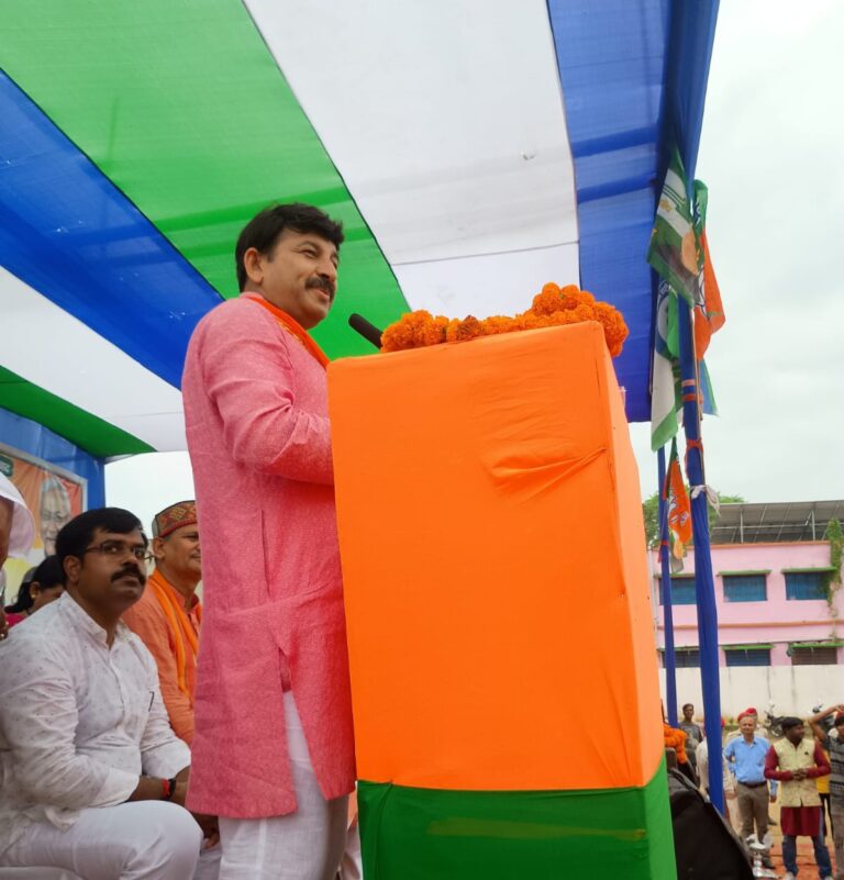 भाजपा सांसद मनोज तिवारी ने गीतों के संग मांगा एनडीए के पक्ष में वोट