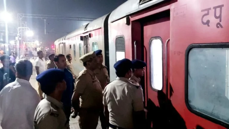 रांची से दिल्ली जा रही पूजा स्पेशल ट्रेन में बम की सूचना पर मचा हड़कंप