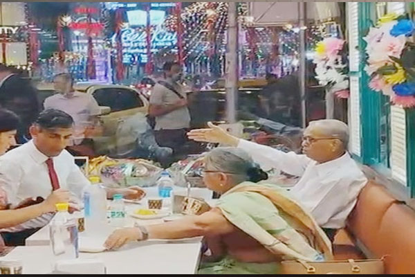 ऋषि सुनक ने दिल्ली के बंगाली मार्केट में ससुराल वालों के साथ मिठाई का आनंद लिया