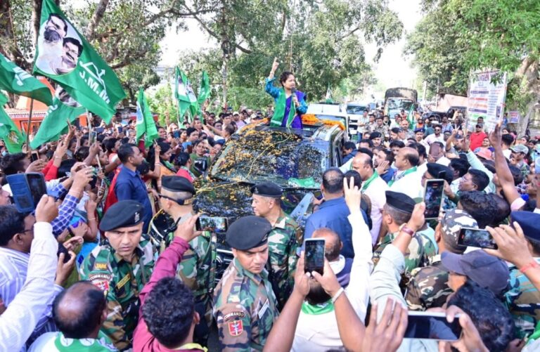 कल्पना सोरेन की रोड शो में उमड़ा जनसैलाब