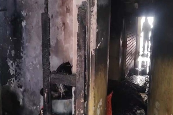 धनबाद में तीन मंजिला मकान में लगी भीषण आग, झुलसकर दो की मौत, छह जख्मी