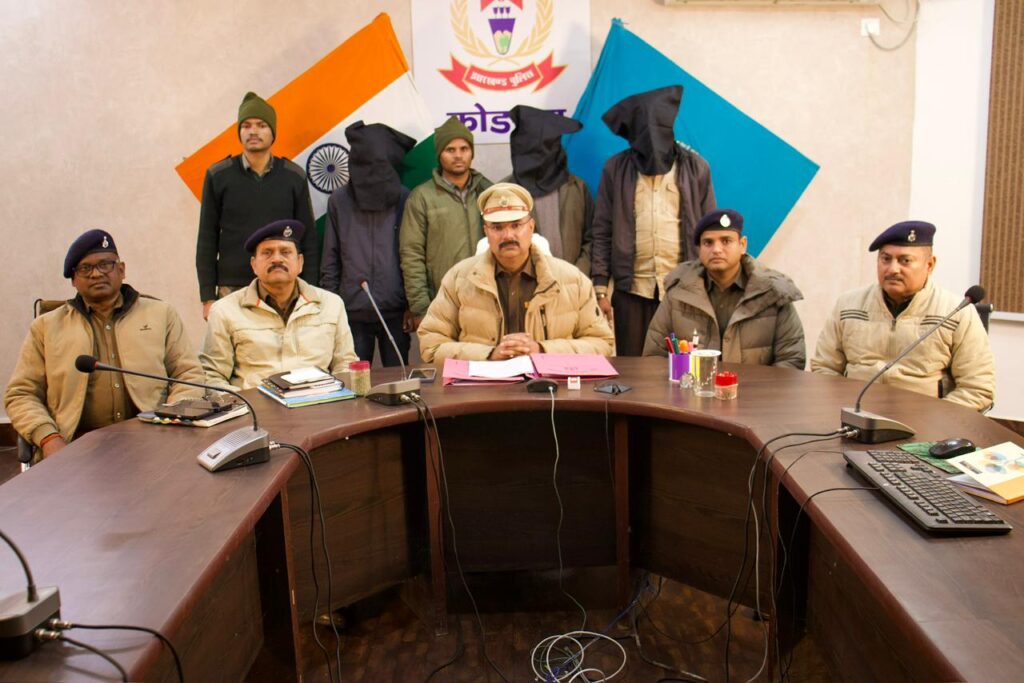 कोडरमा में युवक -युवती का अश्लील वीडियो बनाकर वसूली करने वाले तीन युवक गिरफ्तार