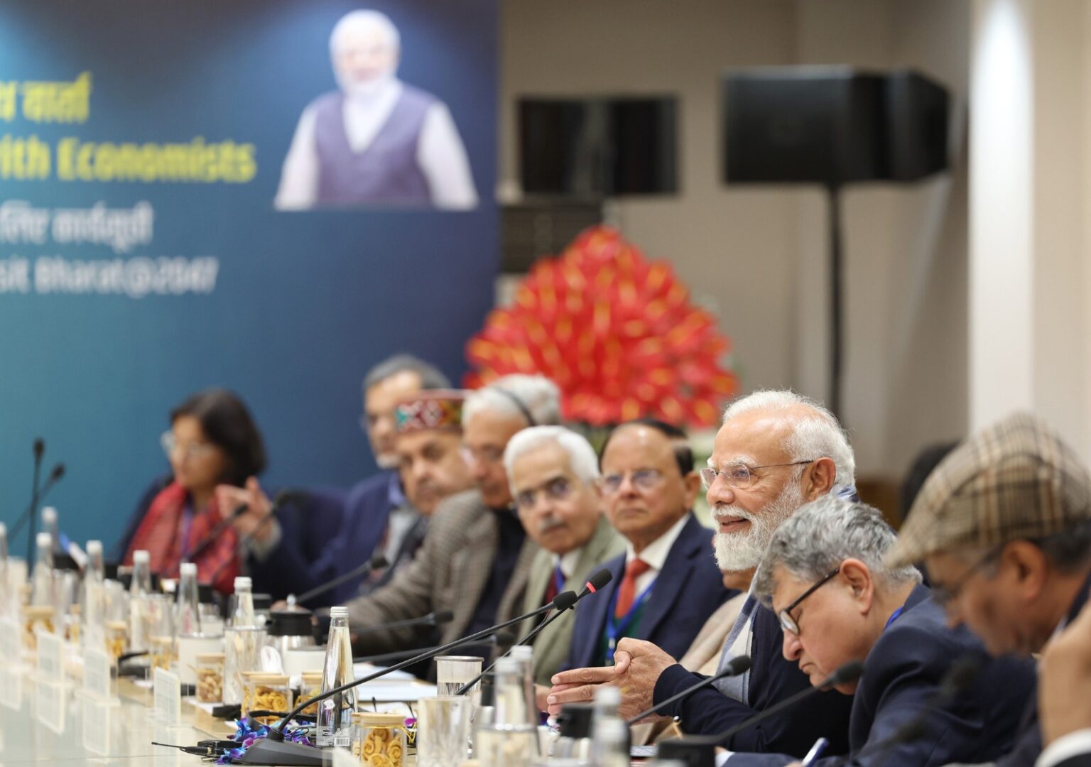 बजट पूर्व बैठक में प्रख्यात अर्थशास्त्रियों से प्रधानमंत्री ने कहा- अब जन-आकांक्षा बन चुका है विकसित भारत@2047