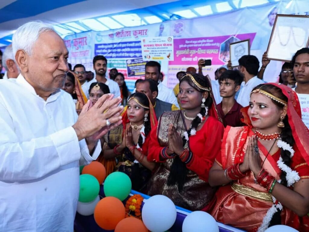 बिहार में अब जीविका दीदियां बनेंगी ब्यूटीशियन