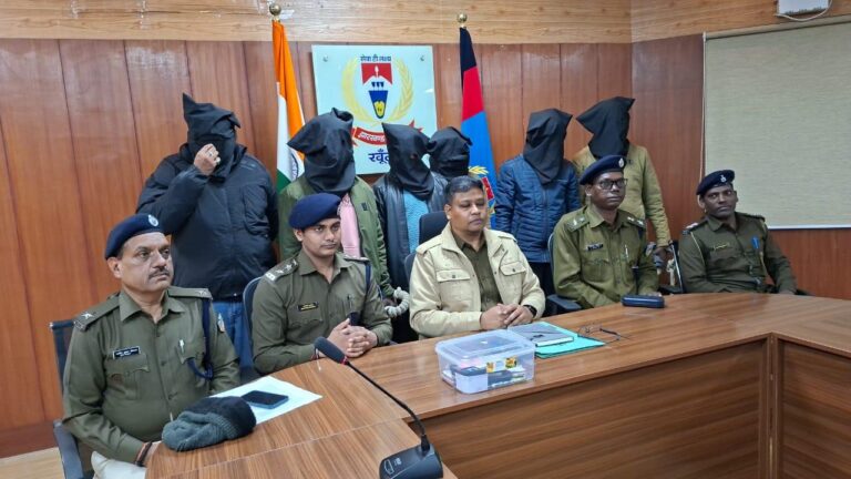 जमीन के लिए पड़हा राजा सोमा मुंडा की हुयी थी हत्या, पालकोट राज परिवार के सदस्य सहित सात गिरफ्तार