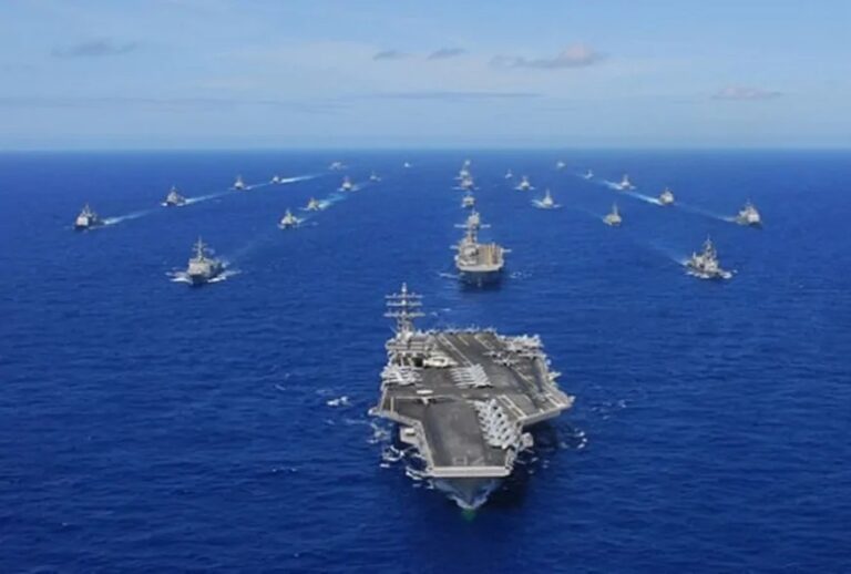 ईरान की ओर बढ़ा अमेरिकी युद्धपोत अब्राहम लिंकन, जानें कितना विध्वंसक है यह बेड़ा