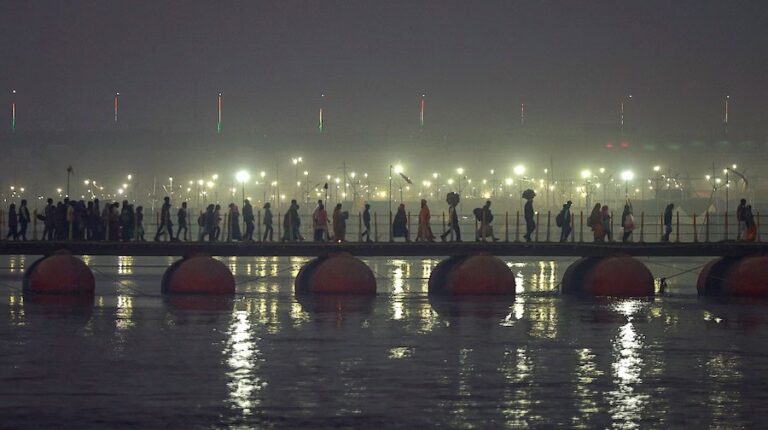 मौनी अमावस्या पर त्रिवेणी में चार करोड़ श्रद्धालुओं ने लगाई पवित्र डुबकी