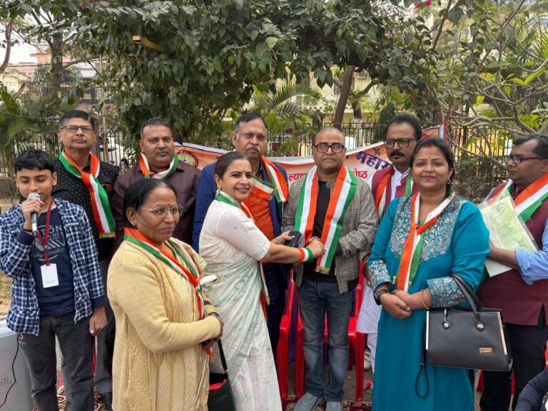 देशभक्ति के रंग में डूबे नन्हे – मुन्ने