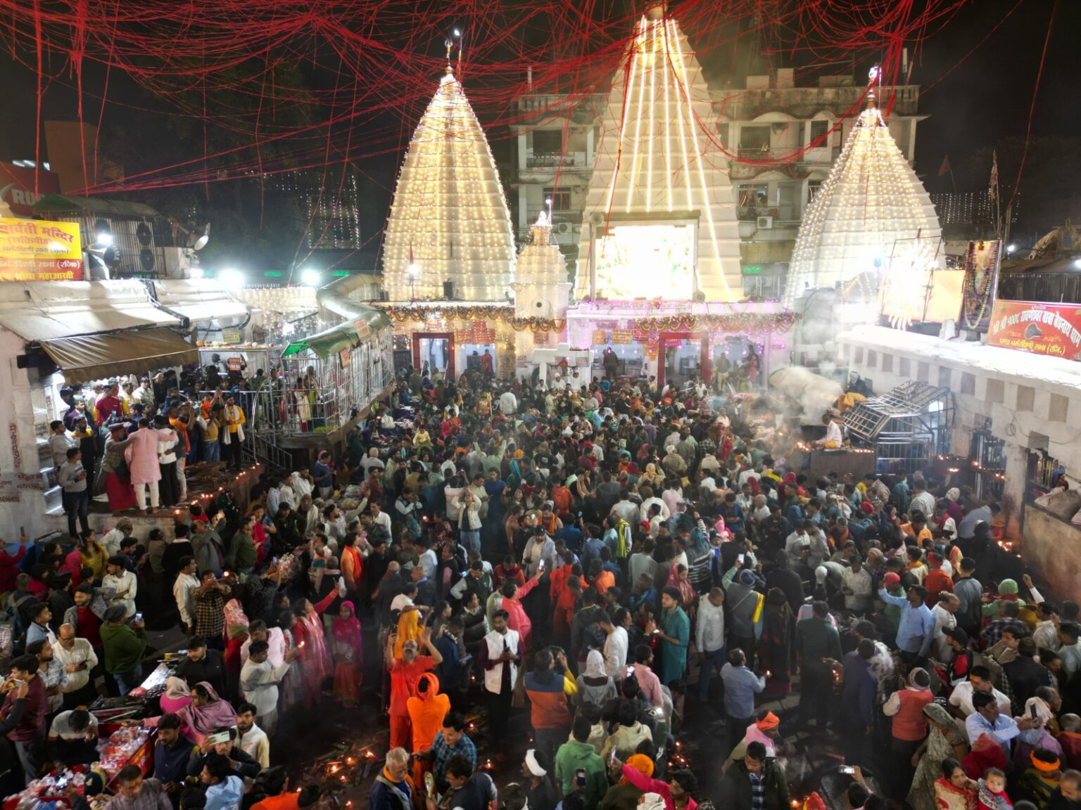 महाशिवरात्रि पर बाबा बैद्यनाथ धाम में उमड़ा आस्था का सैलाब, हर-हर महादेव से गूंजा देवघर