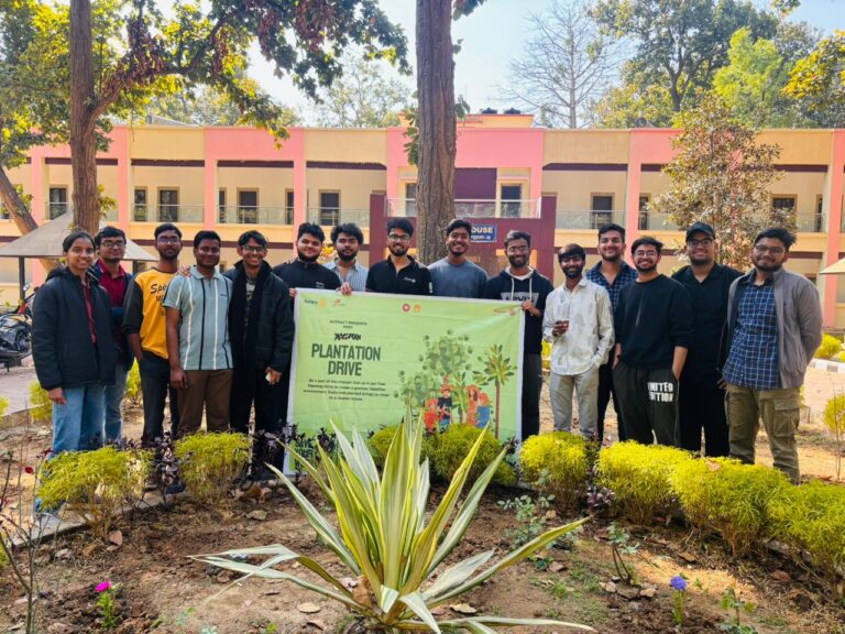 बीआईटी मेसरा में पुलवामा में शहीद 40 सैनिकों की स्मृिति में पौधारोपण