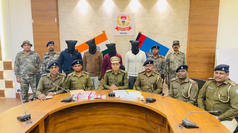 रामगढ़ में जेवर व्यवसायी को लूटने वाले चार अपराधी गिरफ्तार