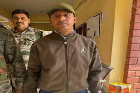 रांची के सिल्ली अंचल के अमीन गणेश महतो को एसीबी ने 8 हजार रिश्वत लेते रंगे हाथों गिरफ्तार किया