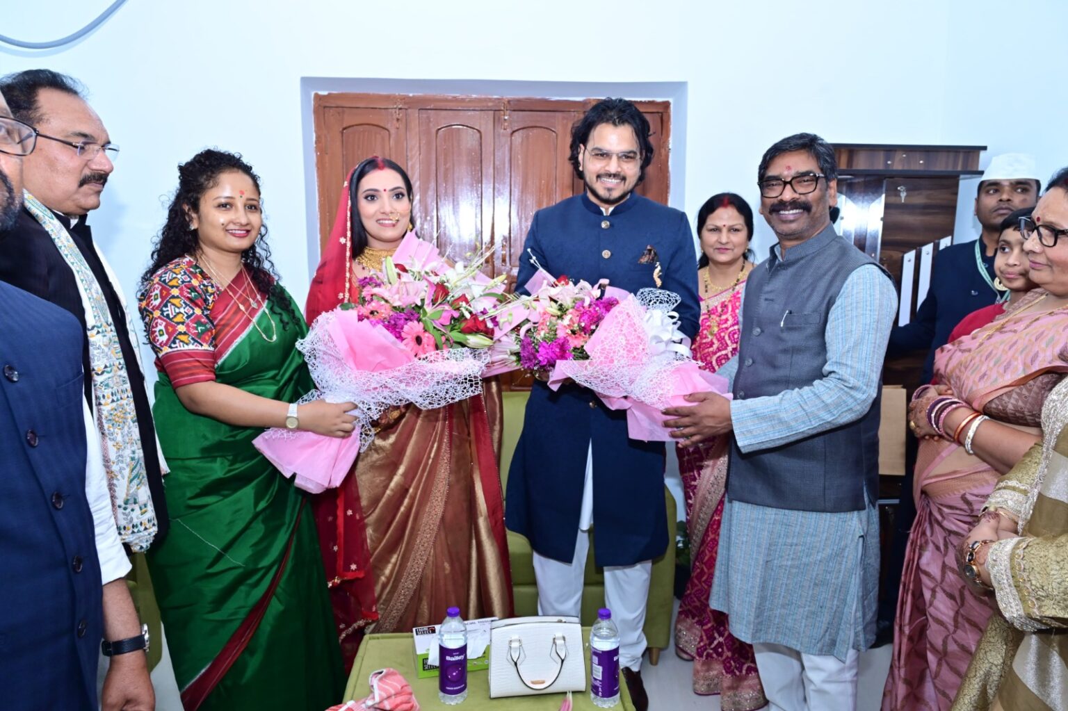 हेमंत सोरेन और कल्पना सोरेन विधायक प्रदीप यादव के बेटे डॉ. ऋत्विज के रिसेप्शन हुए शामिल, नवदंपति को दिया आशीर्वाद