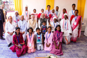 उपराष्ट्रपति ने झारखंड में बिरसा मुंडा के गांव का दौरा किया, वंशजों से मुलाकात की