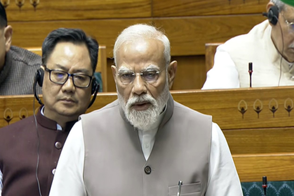 ‘बातचीत के जरिए होर्मुज से भारत के कई जहाज निकले’, लोकसभा में बोले पीएम मोदी